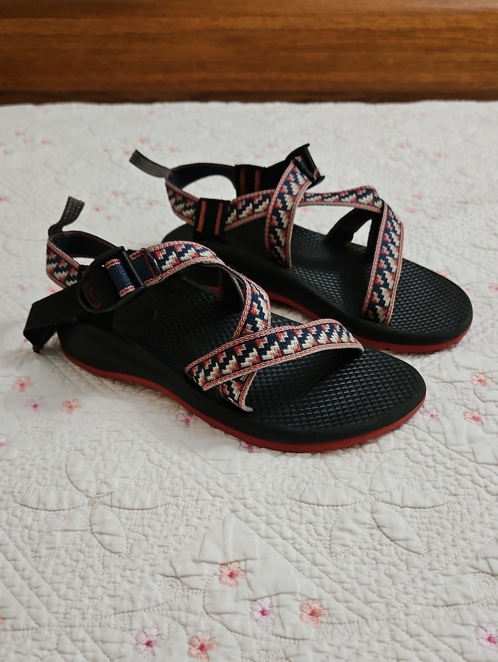 Chaco Z1 Red Blue White Strappy Sandals Shoes Sz 3 Youth
